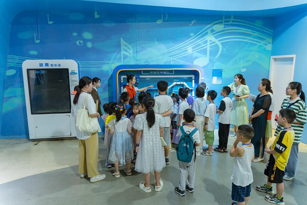 4.孩子們探索科學奧妙.jpg